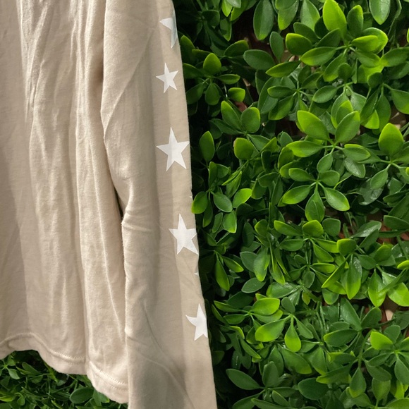 BNWT Beige 'Blessed' Long Sleeve Shirt Small - Picture 4 of 5